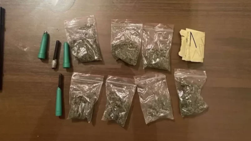 Ձերբակալվել է Վանաձորի դեպրոցներից մեկի փոխտնօրենը, նրա մոտ հայտնաբերվել է դեղնականաչավուն զանգվածով կաթուցիչ