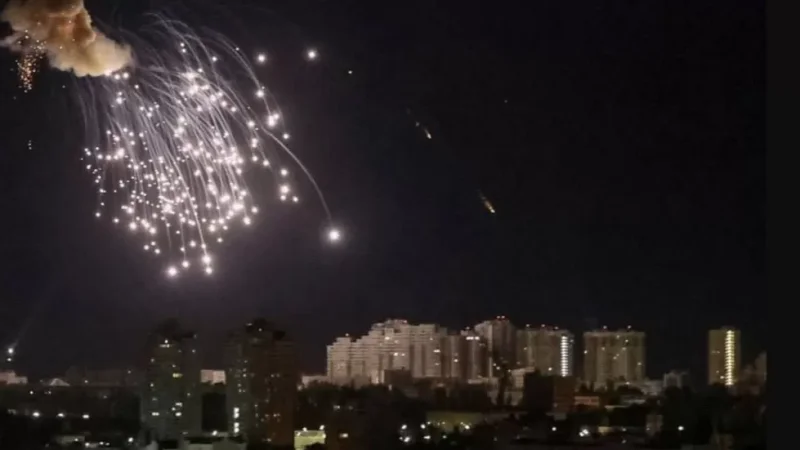 Գիշերը Կիևի երկնքում ավելի քան 20 անօդաչու թռչող սարք են խոցել. հաղորդվում է վիրավորի մասին