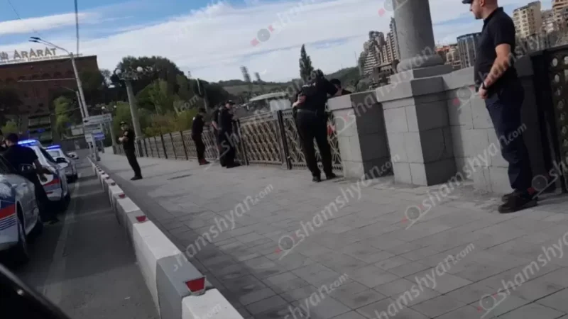 30-ից ավելի ինքնասպանության փորձ կատարած տղամարդը սպառնում էր ցած նետվել, եթե Լաչինի միջանցքը չբացվի