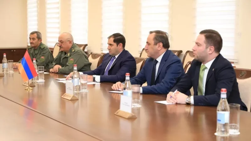 Պապիկյանը սահմանների երկայնքով Ադրբեջանի ԶՈւ տեղաշարժերի մասին տվյալներ է ներկայացրել ռուս զինվորականներին