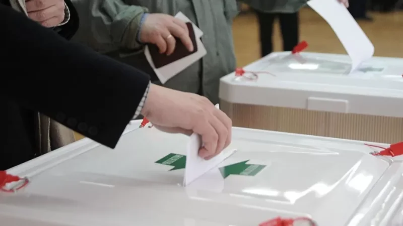 PHOTOS. 84 Eligible Voters at One Address: 'Factinfo'