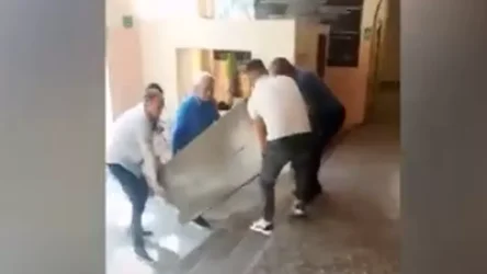 ՏԵՍԱՆՅՈՒԹ․ Չհրկիզվող պահարանն ընտրատեղամաս են բերում քվեարկության մեկնարկից ժամեր անց