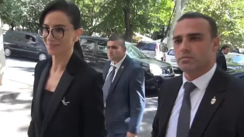 Ինչու են դատախազի թիկնապահները տեղամաս մտել