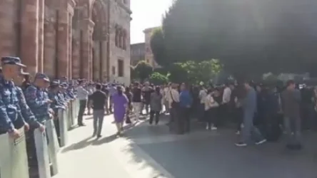 ՏԵՍԱՆՅՈՒԹ. Իրավիճակը՝ Կառավարության շենքի մոտ