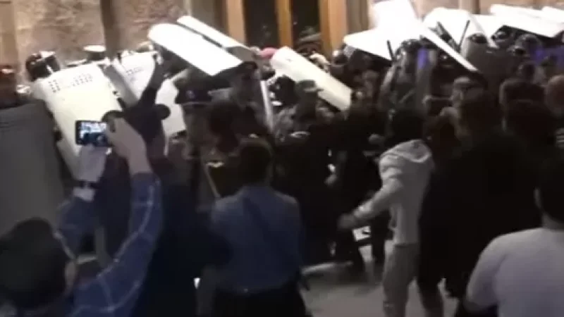 Լարված իրավիճակ Հանրապետության հրապարակում․ ոստիկանների և քաղաքացիների միջև բախում  է սկսվել