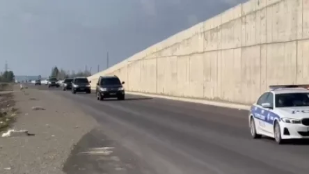 ՏԵՍԱՆՅՈՒԹ. Լեռնային Ղարաբաղի ներկայացուցիչները խաղաղապահների ուղեկցությամբ գնում են Եվլախ հանդիպման