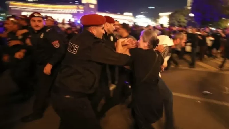 Հանրապետության hրապարակից երեկ բերման է ենթարկվել 30 քաղաքացի