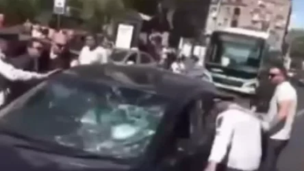 ՏԵՍԱՆՅՈՒԹ. Ցուցարարները ջարդեցին մեքենայի դիմապակին