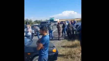 ՏԵՍԱՆՅՈՒԹ. Քաղաքացիները փակել են Գավառ-Սևան մայրուղին՝ Նորատուսի հատվածում