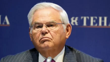 Ռոբերտ Մենենդեսը հարյուր հազարավոր դոլարներ և ոսկու ձուլակտորներ է պահել տանը «արտակարգ դեպքերի համար»