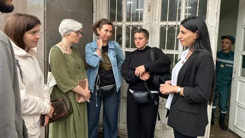 Անահիտ Մանասյանը Գորիսում և Կոռնիձորում հանդիպել է Արցախից բռնի տեղահանվածների հետ