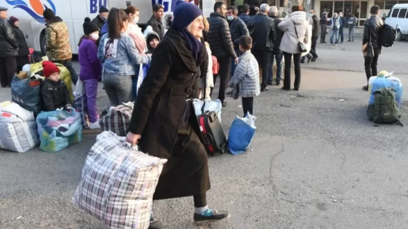 Ժամը 12-ի դրությամբ Հակարիի կամուրջը հատել է Արցախից տեղահանված 47.115 քաղաքացի