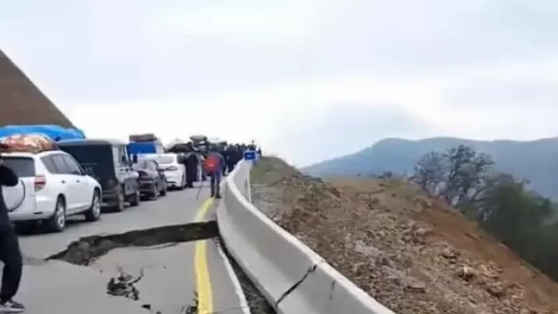 Photos: A Section of the Road from Stepanakert to the Akhuryan Bridge is Damaged