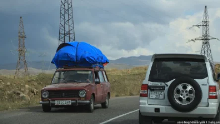 ՏԵՍԱՆՅՈՒԹ. Արցախից բռնի տեղահանված անձանց մեքենաների չդադարող հոսքը. «Հետք»