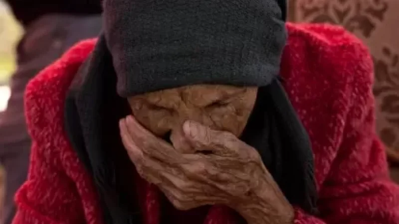 Photo: "This woman is older than all the borders of the region" - Jonathan Lacôte