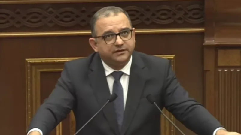 «ԼՂ–ից տեղահանվածներից ոմանք չեն օգտվի 40 000 դրամ աջակցությունից». Խաչատրյան