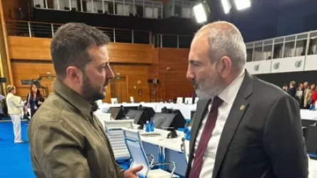 Զելենսկին լուսանկար է հրապարակել իր ու Փաշինյանի կարճատև զրույցից և գրառում կատարել