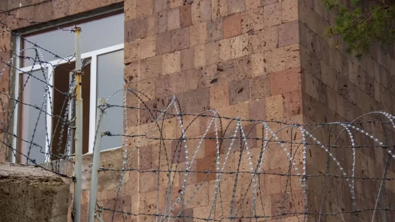 ՔԿՀ կաշառքի դիմաց դատապարտյալի համար արգելված իրեր է մտցրել «Դատապարտյալների հիվանդանոց»