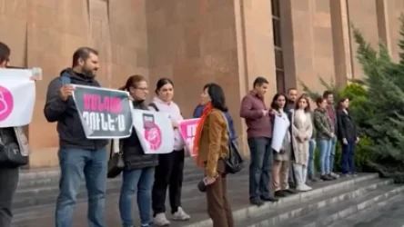 ՏԵՍԱՆՅՈՒԹ․ Երևանի քաղաքապետարանի մոտ բողոքի ակցիա է ընթանում ընդդեմ Ավինյանի