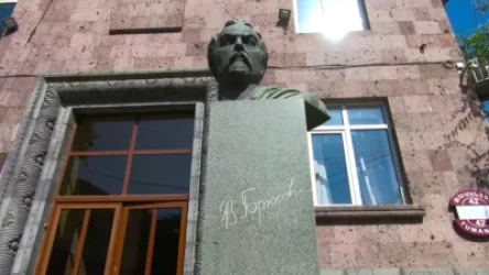 Բրյուսովի պրոռեկտորը մանրամասնում է իր և գործընկերոջ ձերբակալման հանգամանքները