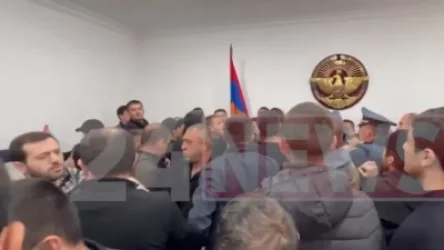 ՏԵՍԱՆՅՈՒԹ. Լարված իրադրությունում Շահրամանյանը արցախցի ցուցարարների հետ փակ հանդիպում է անցկացնում