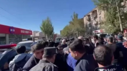 ՏԵՍԱՆՅՈՒԹ. Բախում է տեղի ունեցել Շահրամանյանի ներկայացուցիչների և արցախցի ցուցարարների միջև. իրավիճակը լարված է