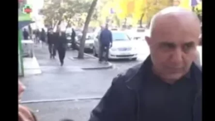 ՏԵՍԱՆՅՈՒԹ. Ինչպես է Սամվել Բաբայանը հարվածում լրագրողի միկրոֆոնին