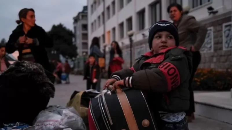 Կառավարությունը տեղահանվածների բանկային հաշիվների հասանելիություն չի ունենալու. Խաչատրյան