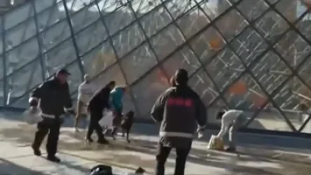 ՏԵՍԱՆՅՈՒԹ․ Ակտիվիստները բարձրացել են Լուվրի թանգարանի վրա․ բախումներ՝ Փարիզում