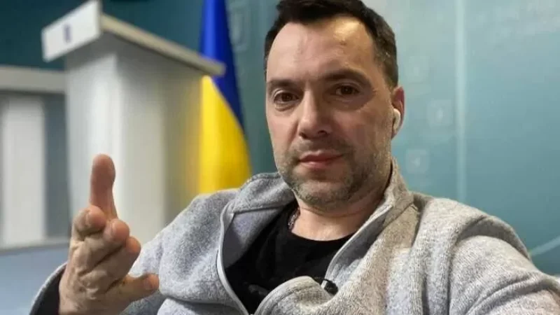 Զելենսկու հետ կոնֆլիկտից հետո Արեստովիչը լքել է Ուկրաինան