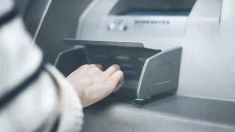 Խնամքի կենտրոնի աշխատակիցը գողացել է արցախցի տատիկի կենսաթոշակային քարտը