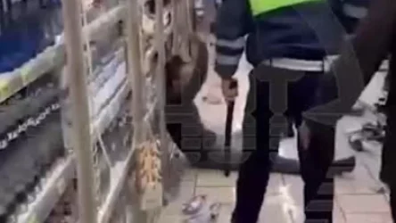 ՏԵՍԱՆՅՈՒԹ․ Ռուսաստանում դանակով զինված տղամարդը ներխուժել է սուպերմարկետ և նետվել գնորդների վրա