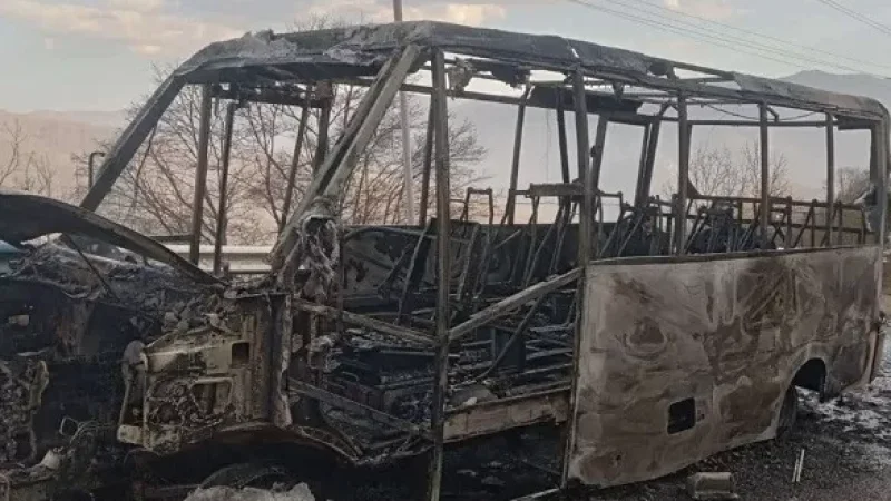 Տավուշում մարդատար ավտոմեքենա է արվել․18 ուղևորներն ու վարորդը հասցրել են դուրս գալ