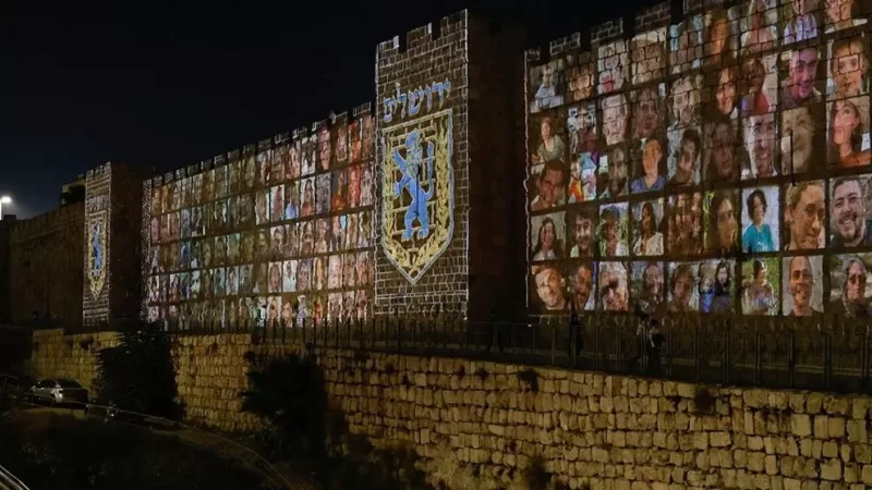 Photos: One Month After the War, Jerusalem Remembers the Victims
