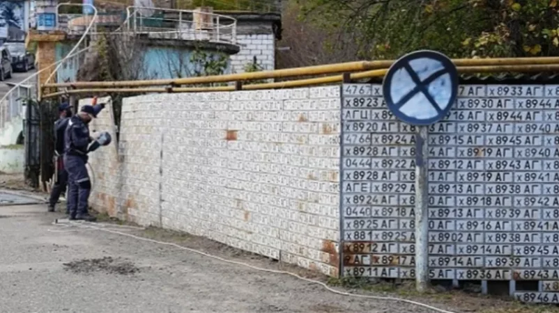 PHOTOS: The Famous License Plate Wall Has Been Dismantled by Aliyev's Order
