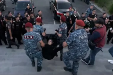 «Եռաբլուր»-ում զոհված զինծառայողների ծնողներին ուժով բերման ենթարկելու գործը կարճվել է. ԶԼՄ