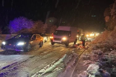 ԼՈՒՍԱՆԿԱՐՆԵՐ. Ձյան հետևանքով ճանապարհներին ավտոմեքենաներ են արգելափակվել