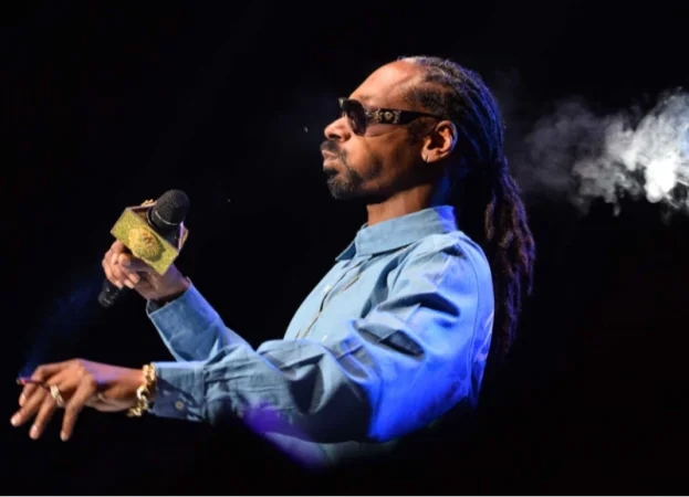 «Հայաստանի և Արցախի ամբողջ առաջնագիծը քողարկելու համար պահանջվելու էր այնքան, որքան նվեր տվեցին ամերիկացի թմրամոլ երգչին». Նաիրի Հոխիկյան