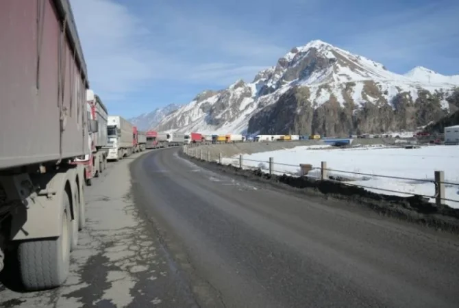 Լարսի ճանապարհը փակ է միայն բեռնատարների համար