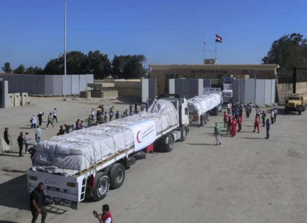 Հումանիտար օգնություն տեղափոխող բեռնատարները հրադադարի մեկնարկից ի վեր առաջին անգամ սկսեցին մտնել Գազա