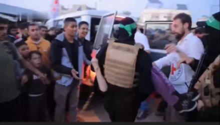 ՏԵՍԱՆՅՈՒԹ. ՀԱՄԱՍ-ը հրապարակել է իսրայելցի պատանդների՝ Կարմիր Խաչին հանձնելու տեսանյութը