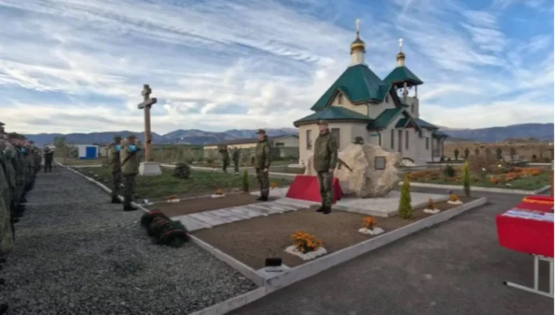 Ռուս խաղաղապահների հիշատակին նվիրված հուշարձան՝ Լեռնային Ղարաբաղում