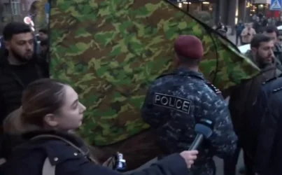 ՏԵՍԱՆՅՈՒԹ․ Ոստիկանները բաժին տարան «Զանգի» ակտիվիստներին ու նրանց վրանը․ լարված իրավիճակ՝ Երևանի կենտրոնում