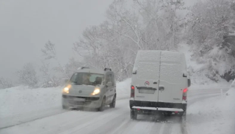 Որոշ շրջաններում ձյուն է տեղում․ Ստեփանծմինդա-Լարս ավտոճանապարհը փակ է