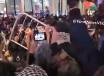 ՏԵՍԱՆՅՈՒԹ․ Նյու Յորքում տոնածառի լույսերի վառման արարողությունը վերածվել է ցույցի