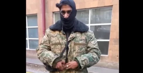 Զինվորական հագուստով հնդիկի համար նոր վերարկու են գնել․ նա ներողություն է խնդրել