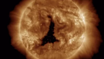 ՏԵՍԱՆՅՈՒԹ. Արեգակի վրա  մագնիսական փոթորկի պատճառով  հսկայական պսակային փոս է առաջացել. այն կզգացվի դեկտեմբերի 4-ից 5-ը