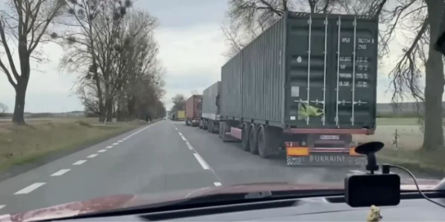 Լեհաստանի և Ուկրաինայի սահմանին 2500 մեքենաներից բաղկացած հերթ է գոյացել