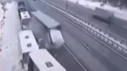 ՏԵՍԱՆՅՈՒԹ․ Բեռնատարը մխճվել է Ազգային գվարդիայի ավտոշարասյան մեջ․ ՌԴ