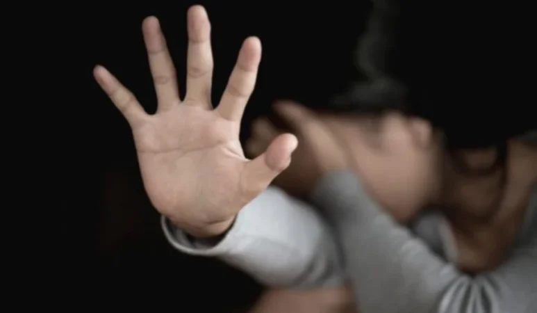 9-ամյա դստերը կիսամերկ վիճակում պահել է խորդանոցում և տանջել․ մանրամասներ